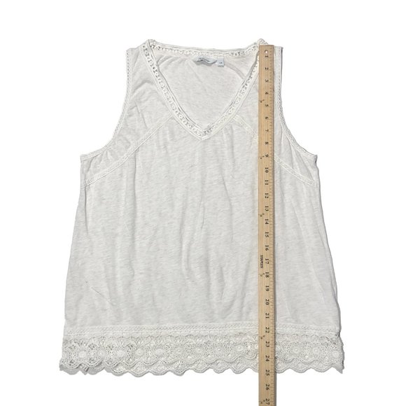 Reitmans Womens Size L White Lace Trim V-Neck Sleeveless Tank Top - Picture 3 of 6